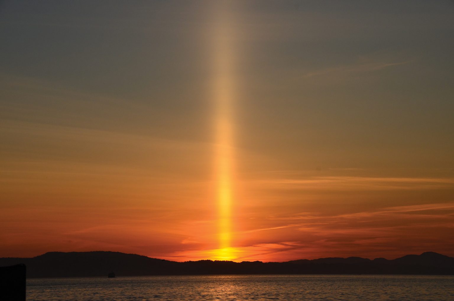 What Are Light Pillars and What Causes them? Buzzer