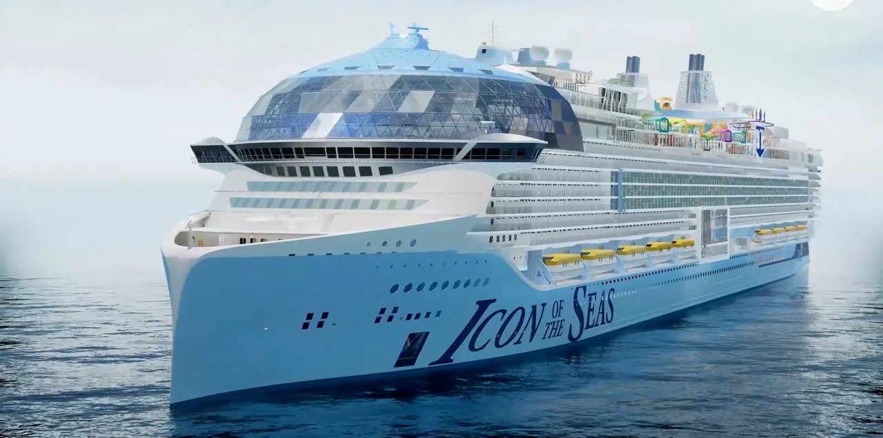 The world's largest passenger ship officially sails the open sea for