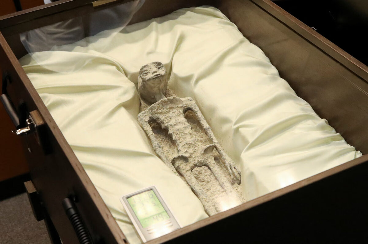 Mausan accused by Peruvian government of fossilized extraterrestrial ...