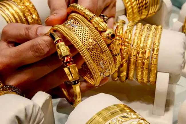 Gold prices rise sharply in Sri Lanka amid global surge