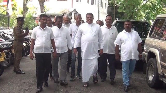 Former Deputy Minister Sarana Gunawardena convicted in 2006 corruption case