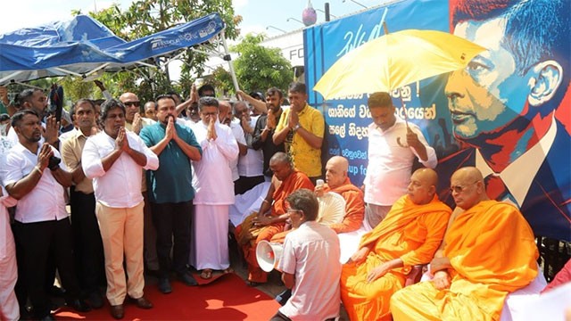 Satyagraha staged against Suresh Sallay’s detention called off